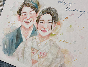 改めまして、素敵な絵をありがとうございました！結婚もそうですが、誰かに絵を描いてもらうのは人生で初めてでしたが、初めに描いていただけたのが、haruさんで良かったなと心の底から思います。これからも素敵な絵、僕たちのような幸せを感じられるような絵をたくさん届けてあげて下さい！！（新郎様）
結婚式が決まり、ウェルカムボードは用意しなきゃ！という業務的な気持ちでいました。
ですが、公式のInstagramでharuさんの絵をみて、ワクワクする心が動いた自分がいました。
自分達の大切な瞬間を切り取った絵が、いい思い出としていつでも思い出せるような絵を描いてくださって、
本当に嬉しく思います。また、なにかの記念日にお願いしたいなと思っております。
お忙しい時期かと思いますが、お身体に気をつけてお過ごしください◎(新婦様)