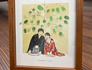 似顔絵も届き、無事に結婚式を終えることができました。
初めて見た時は可愛く仕上げてくれていてとても嬉しく、
夫からも周りからも好評でとても幸せな気持ちになりました！
今回は急な発注にも関わらず、お受けいただき本当にありがとうございました。
また機会を作ってお願いしたいと思います。