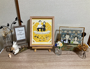 作品、届きました！
見てて思い出すことがめっちゃあって、楽しいです。
和みました。

私は似顔絵を描くのも描いてもらうのも好きで、しかもWORLD1さんのファンなので、
逆にどの作家さんにどんな似顔絵アートを描いてもらうか結構な時間悩みました。
そして最終的にancoさんのストーリーボードを選びました。
気分がコロコロ変わるので、最終的には直感で選びました（全然理論的に説明できなくて、すみません）
結果めっちゃ見てて心落ち着くし、１年４ヶ月周期で思い出深いストーリーが生まれてる！
という偶然にも気づけました笑

ほんまに見てて、楽しいし面白いし、素晴らしい作品をありがとうございました。