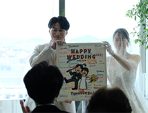結婚する前から証明書はぐりこ様に描いてもらうと心に決めていました！

実際に届いた絵を見た瞬間、思わず笑顔になってしまうほど可愛い絵でした！
世界に一つだけの宝物ができて、とても幸せです。

結婚式当日はウェルカムボード兼結婚証明書として使用し、ゲストの皆様からも大好評でした！
結婚生活のスタートを、こんなに素敵なカタチで飾っていただき、感謝しています！