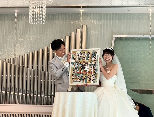 こんにちは☆
先日無事に挙式を執り行うことができ、似顔絵も大好評でした。
エスコートカードにも似顔絵を使用させていただきました！

結婚式をするときには、絶対にぐりこさんに証明書を描いてもらいたいと
思っていたので本当にうれしかったです。
ありがとうございました！！！