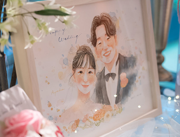 本日似顔絵届きました♪結婚する2人にそっくりで、優しく温かみがある絵に感動しました！
早速2人に見せた所、本当に喜んでいました!
私もとても嬉しいですし、絵を見て久しぶりに感動しました♪
ありがとうございました◎

haru先生に描いて頂いた似顔絵が娘夫婦の結婚式に華を添えていただきました。
出席の皆様から素敵な絵だと言ってもらい、私も本当に嬉しく思いました。