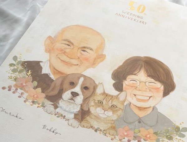 両親に絵を渡しました。
本人によく似ていて、両親や家族はとても喜んでいました。
居間に吊るして飾ろう！と早速準備をしていました。

この度はご対応頂きありがとうございました。
また機会がありましたら、よろしくお願いいたします。
