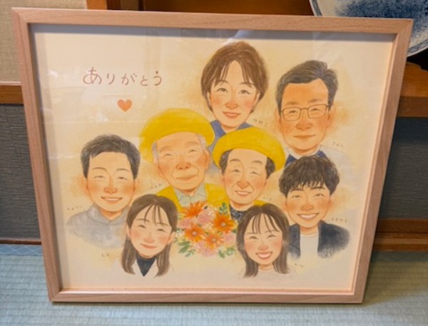 両親の米寿のお祝いに描いていただいた似顔絵をやっとお披露目する事ができました。
『すごーい似てるー』『すてきーそっくり』って大騒ぎでした
父の今にも泣いてしまいそうな顔を見て私の方が涙が止まらなくなってしまいました。
みんながお祝いに駆け付けてくれて、ひ孫も抱く事ができてこんな幸せな事はないと感無量です。
あたたかいなぎささんの絵をみると自然に笑顔になります。
とても素敵な米寿祝いになりました。
本当にありがとうございました。