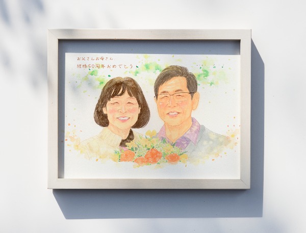 昨日両親に絵をプレゼントしました。
とても喜んでくれ素敵な記念の贈り物になりました。
いつも丁寧で迅速な対応でしたので安心してご依頼をする事が出来ました。
本当にありがとうございました。

はち様に以下お伝えください。
素敵な似顔絵とても感謝しております。
本当にありがとうございました。
また機会ありましたらその時もぜひお願いいたします。