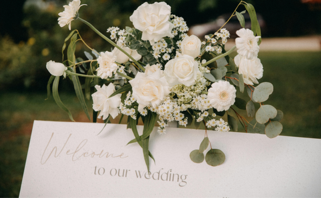 ウェルカムボードの文字・メッセージ文例集！結婚式におすすめの英語